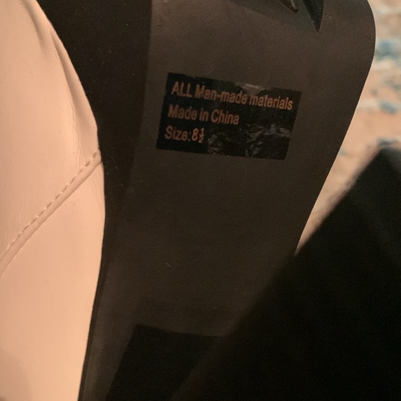 White heeled boots - Picture 4 of 5